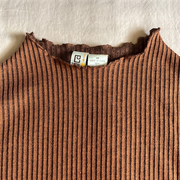 Ribbed Puff Sleeve L/S Top with Lettuce Trim Neck - Picture 7 of 9